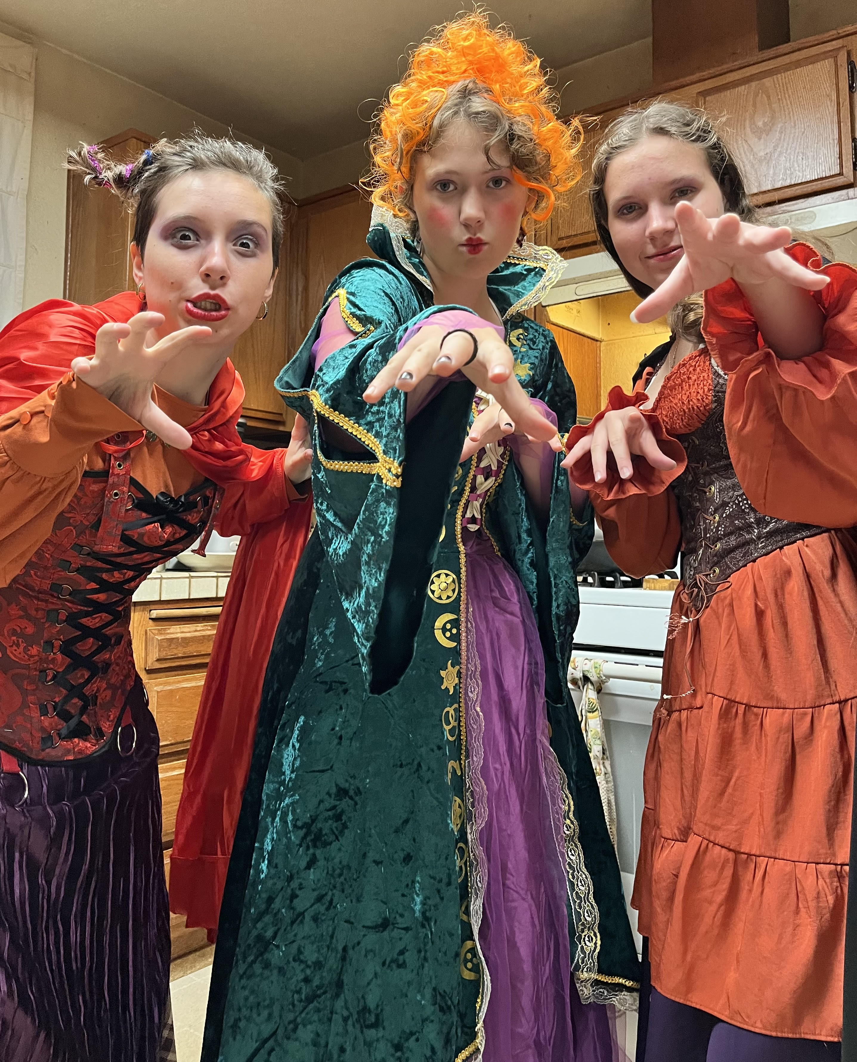 Mia, sister Zoe, and cousin Juno in costumes as the Sanderson Sisters from Hocus Pocus