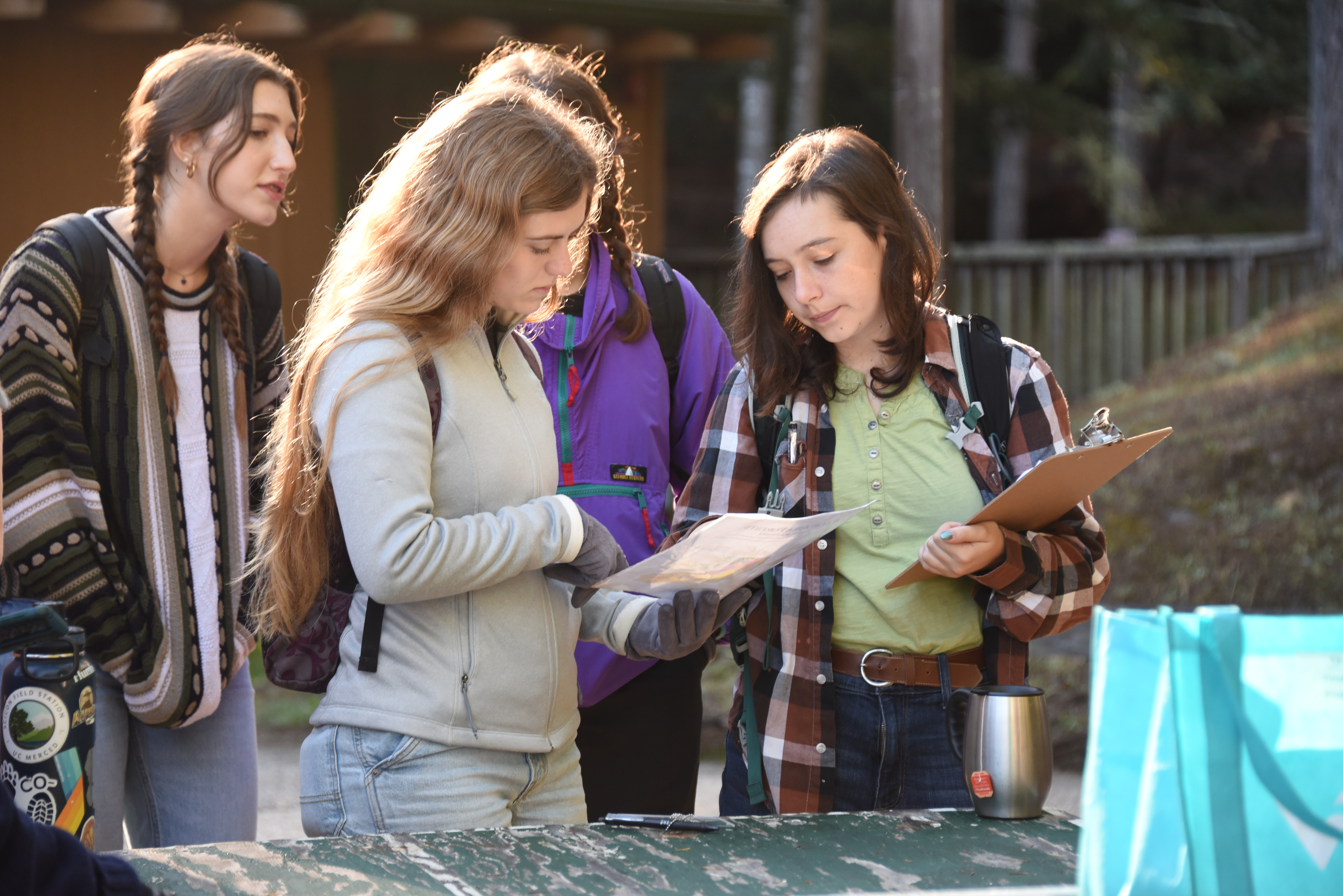 Mia and Emilie look at distance tables